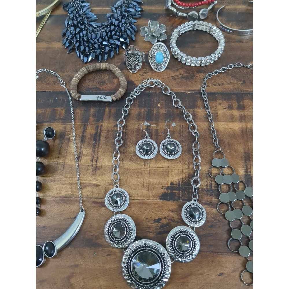 Lot Of Assorted Jewelry, Mostly Paparazzi, 23 Pieces rings, bracelets, necklaces - Picture 4 of 9